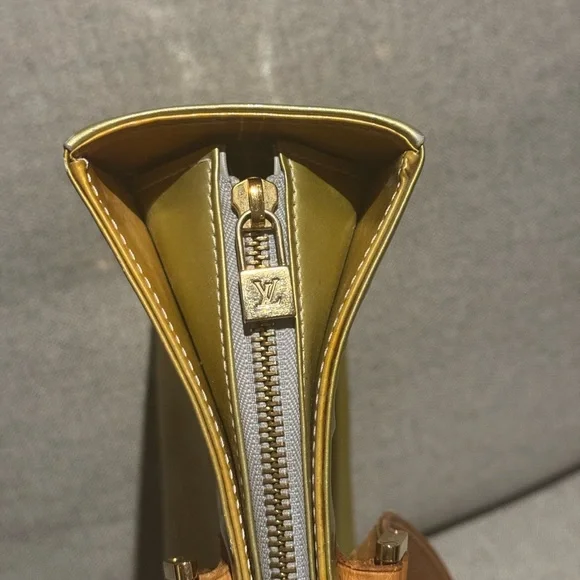 Louis Vuitton Houston Tote Lime Yellow Leather Monogram Vernis - Picture 3 of 15